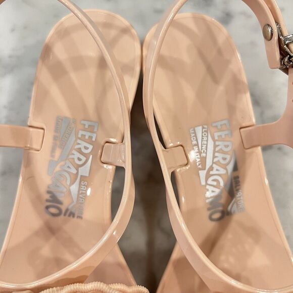 Salvatore Ferragamo Pale Pink Perala Jelly Buckle Lace Bow Sandals Heels Size 7 - Picture 6 of 12